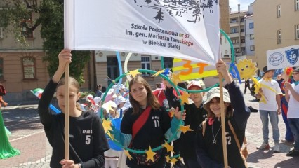 Kolorowy  korowód - "BARWY EUROPY"