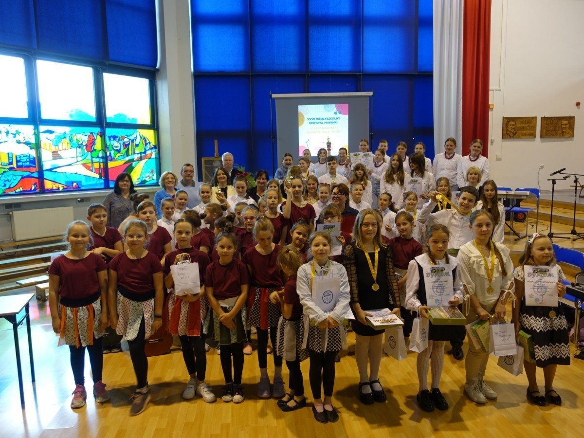 XXVII MIĘDZYSZKOLNY FESTIWAL PIOSENKI  "O ZŁOTĄ NUTKĘ"  w Szkole Podstawowej nr 37 w Bielsku-Białej